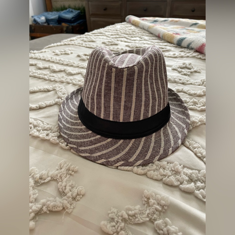 🌺 Fedora 🌿 - Picture 1 of 4